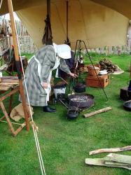 Boer Trek Vrou, tending camp