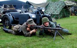 Panzer Grenadier MG42 gun team.